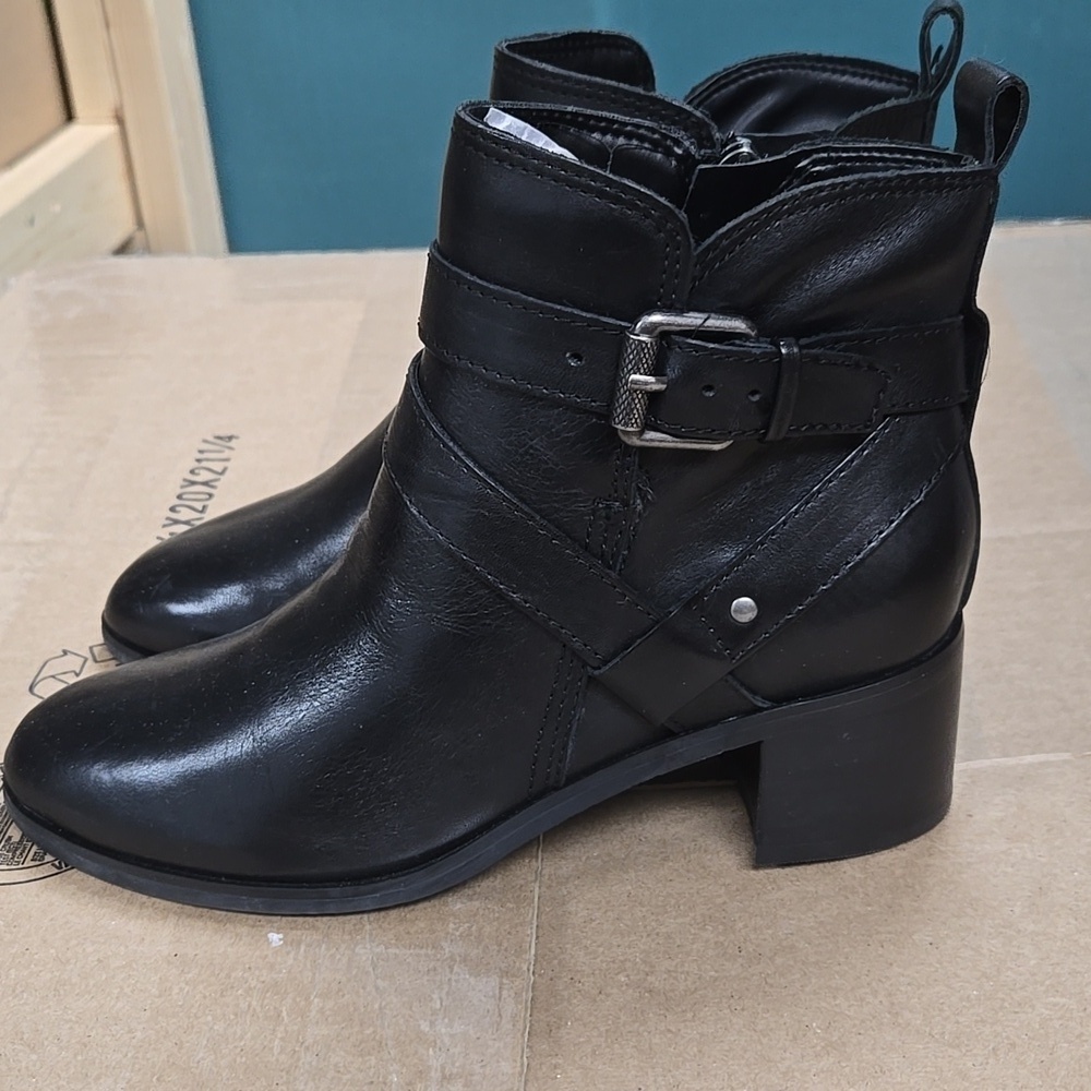 Easy Spirit Evolve Size 5 Black Leather Moto Style Ankle Boots